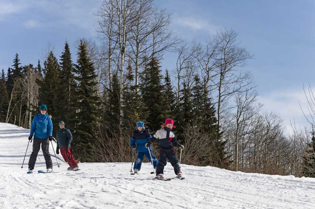 SKI TOWN Brossard - Ski, Snowboard, Expedition - Trottier Family - Ski Town