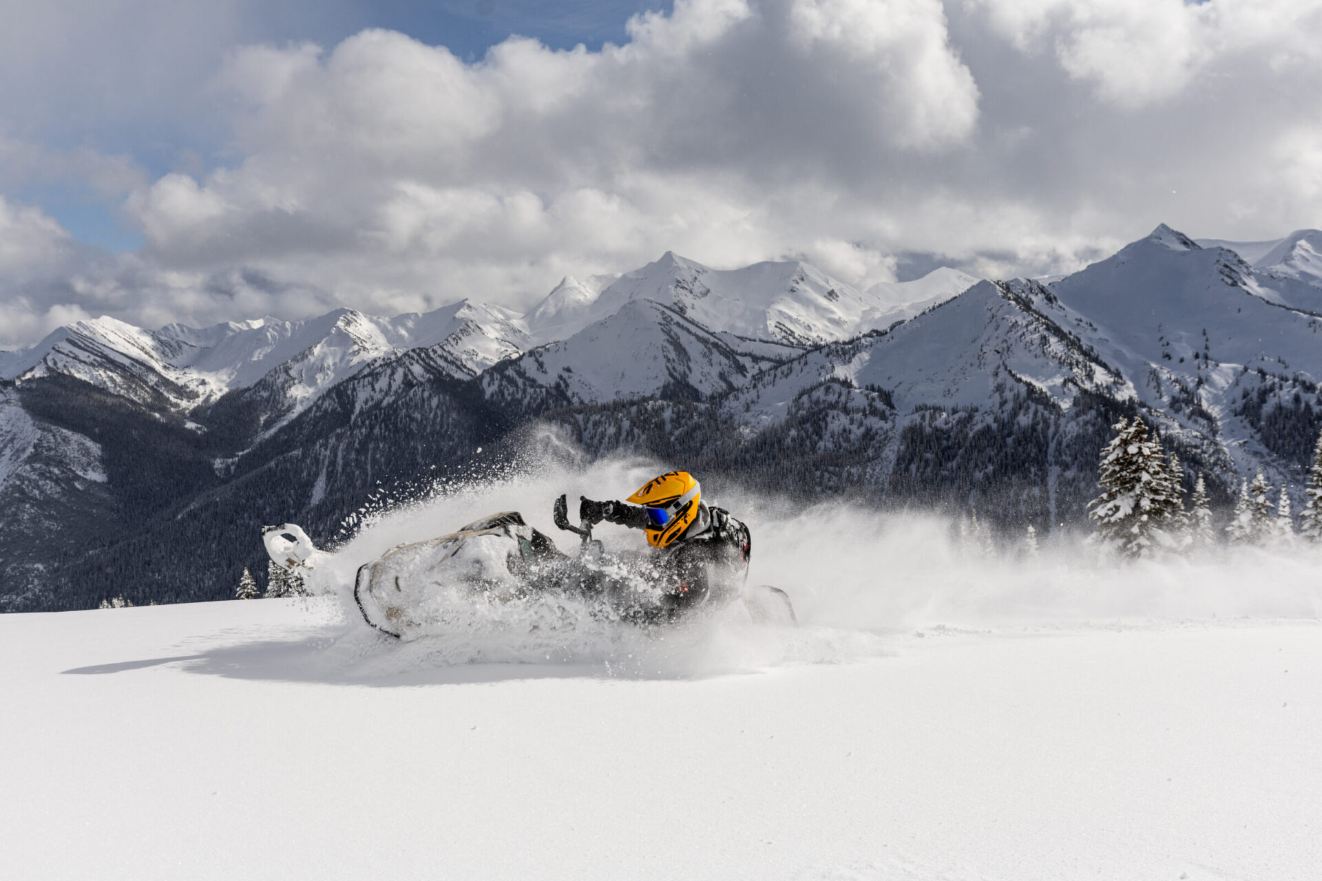 snowmobiling event valemount